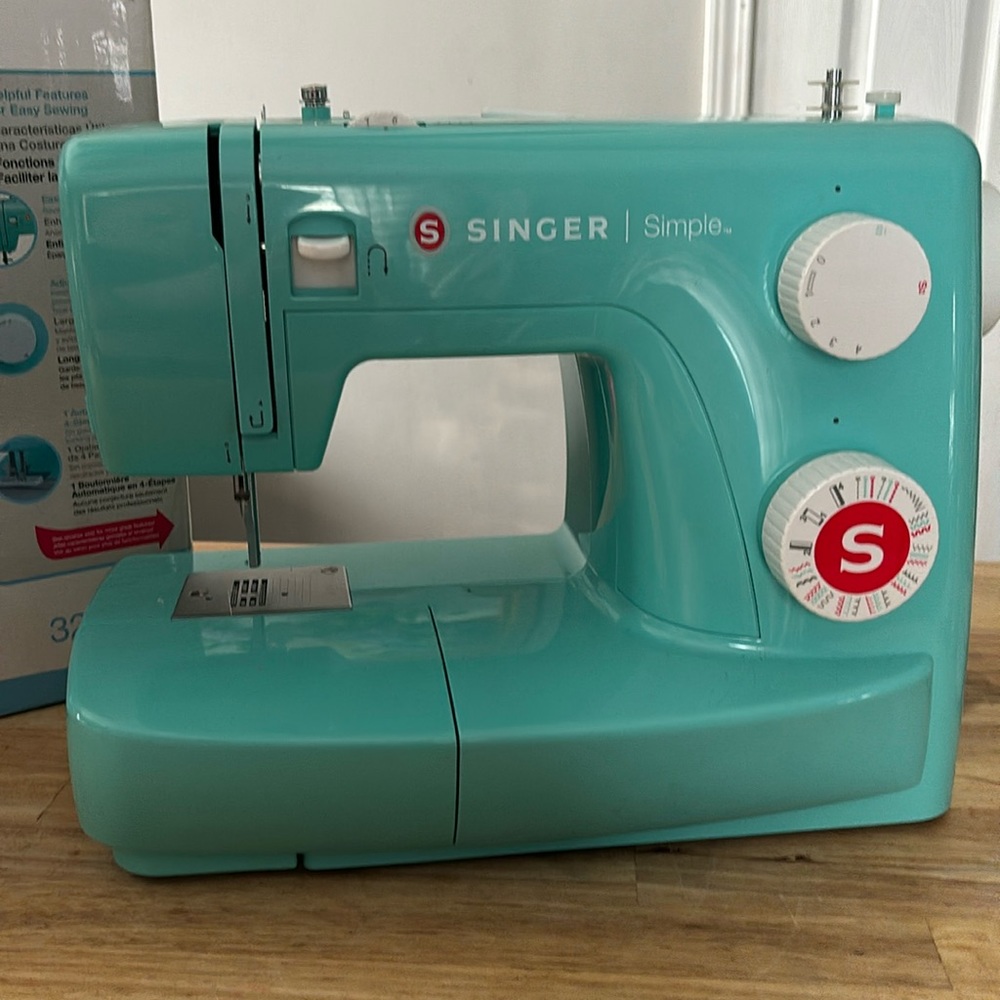 Singer Simple Sewing machine